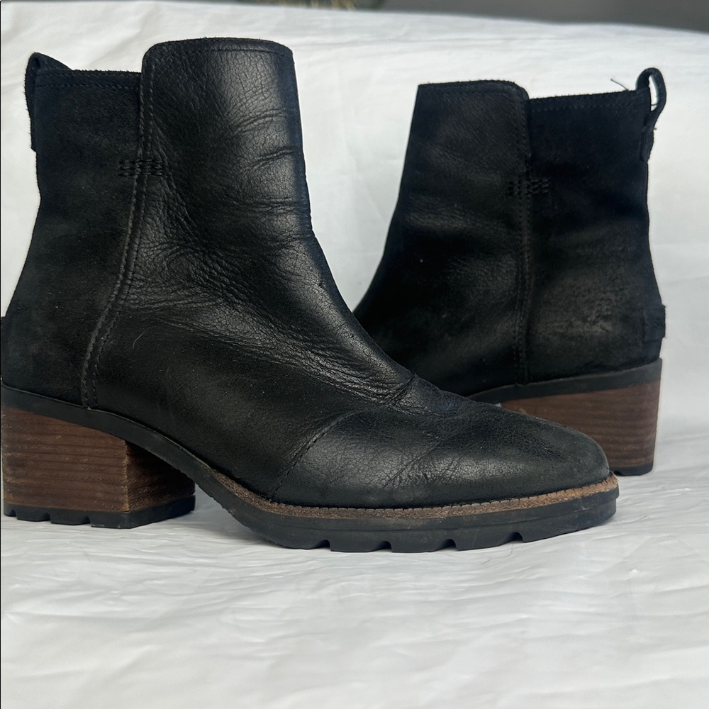 Sorel Cate Black Leather and Suede Ankle Booties 8 Boots